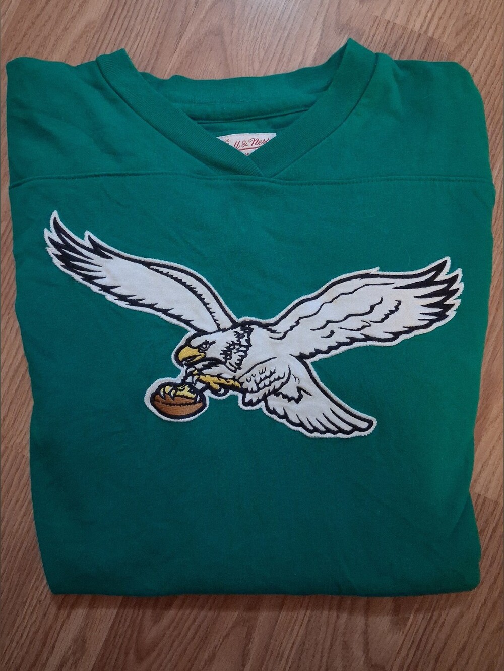 MITCHELL & NESS Philadelphia Eagles Team Captain Tee. Mens. Size Lrg.